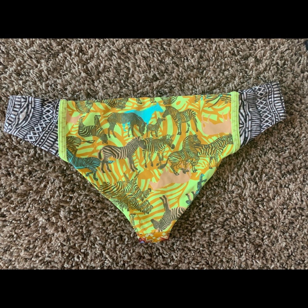 Maaji bikini set : top - small, bottoms - large - Picture 5 of 5